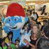 Até o Papai-Smurf apareceu no shopping ede Bogotá, na Colômbia, na celebração do Dia das Bruxas